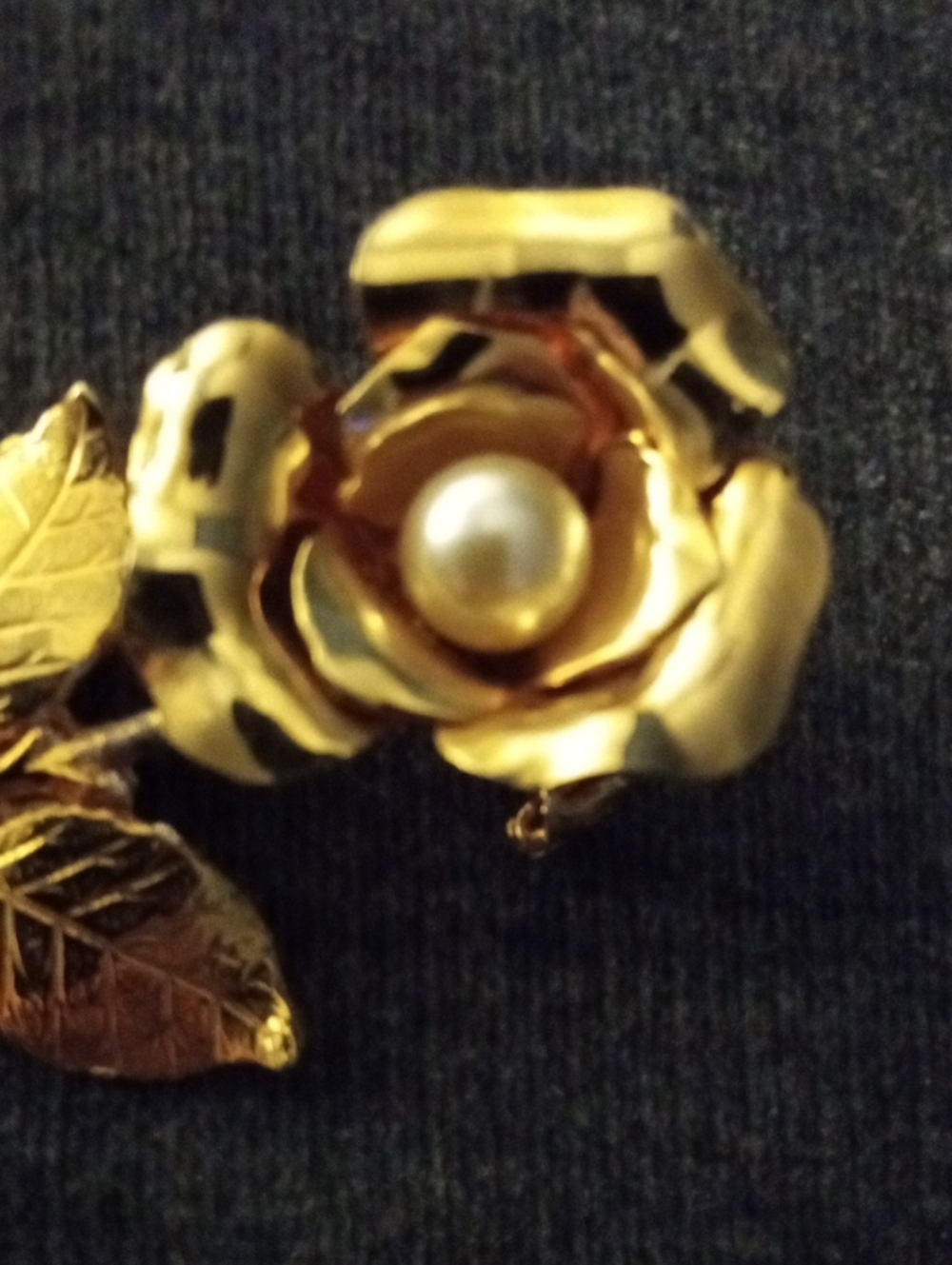 Two (2) Vintage Flower Brooches - Picture 4 of 11